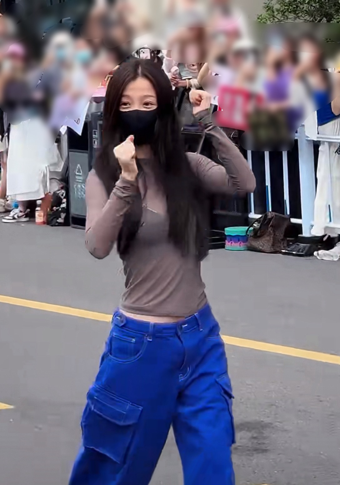 ？窝鱼今天的穿搭小巧思怎么样…