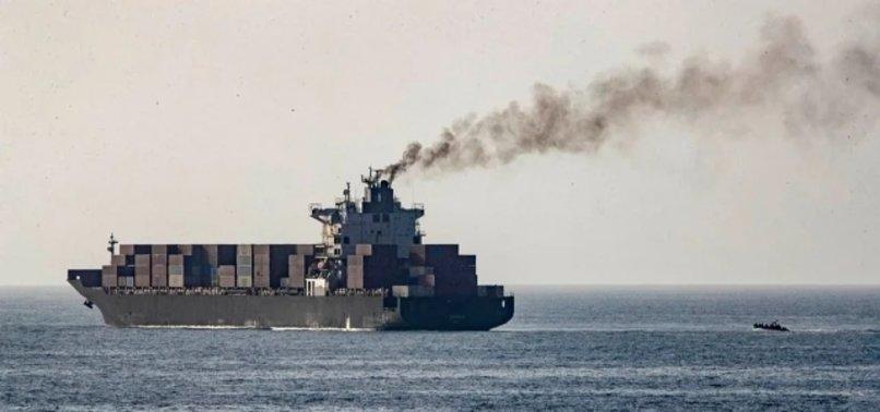 据半岛电视台报道，深蓝色的阿曼海域近日被一道刺眼的火光撕裂，一艘名为“托斯卡”号