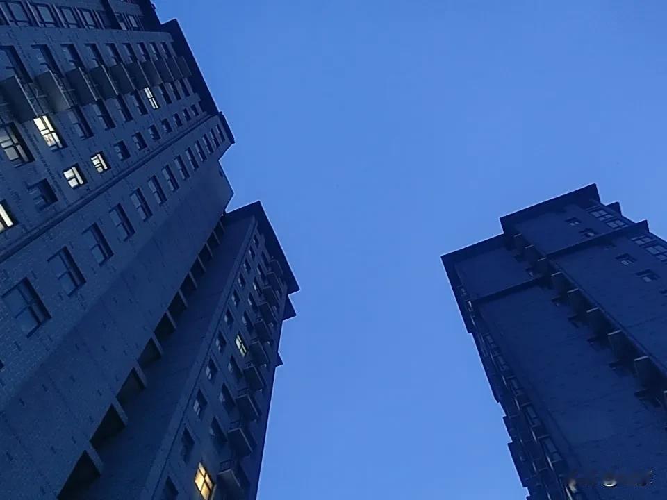 据说负债人接10个电话，最少得8个是骗子的电话，以前跑路失联的网贷平台将整个平台