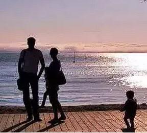 “支持民警！”安徽合肥，一男子陪儿子在加拿大读书，全家入了加拿大国籍，2年后他想