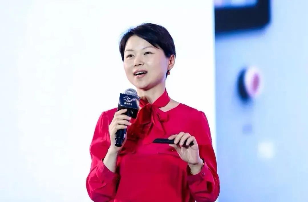 邵丹薇，80后女企业家的佼佼者，以锐利的商业洞察力和无畏的创新精神，引领万帮数字