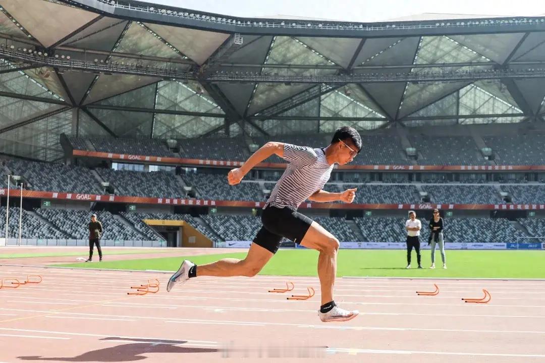 #百米跑道上一个倒霉蛋的故事# 一次，两次，三次，他从前途无量的田径天才（之一）