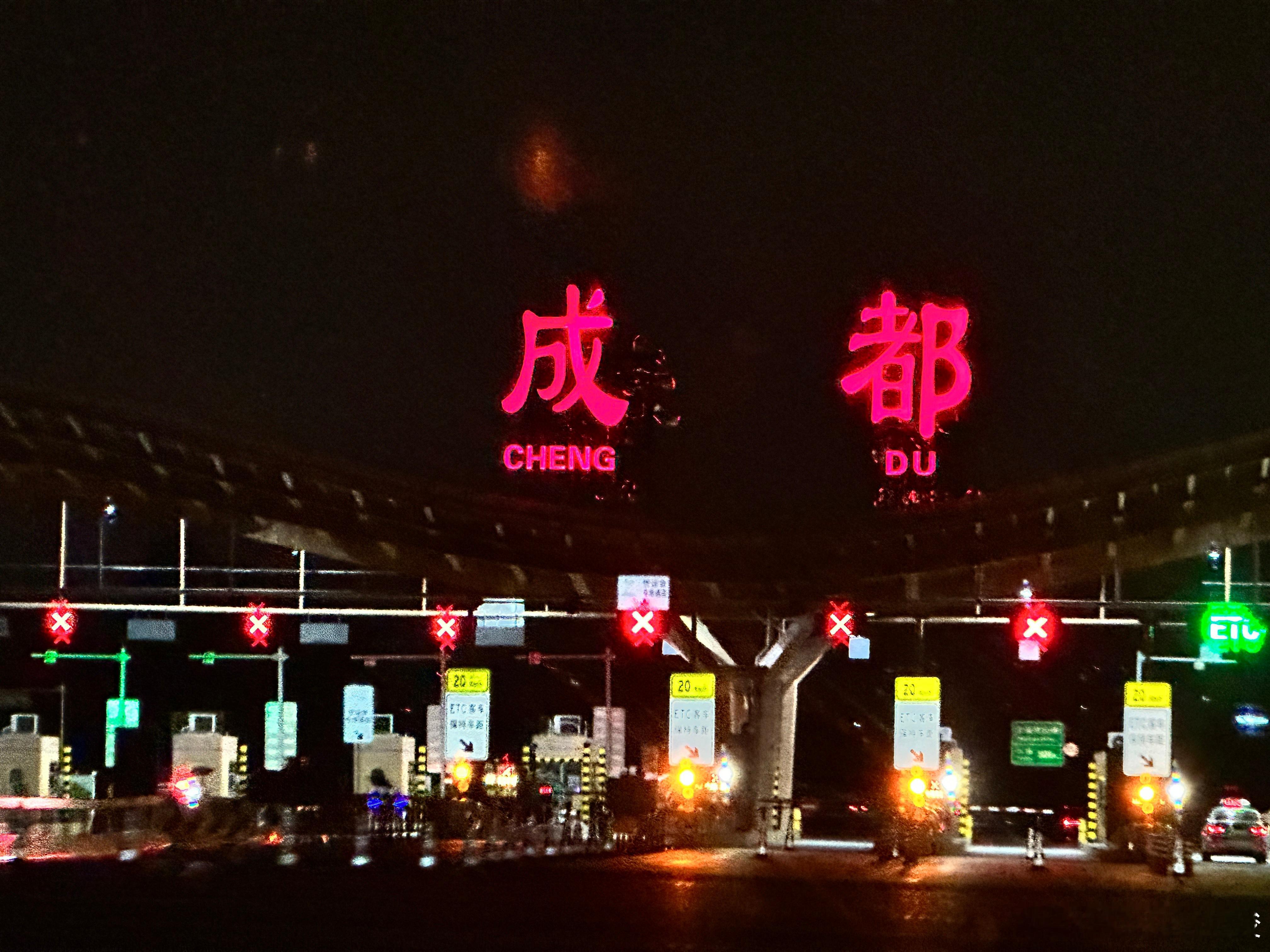 所谓夏天是一种感觉，一种味道，一种记忆。日子漫长，让冰块在汽水中碰撞出声响。好梦