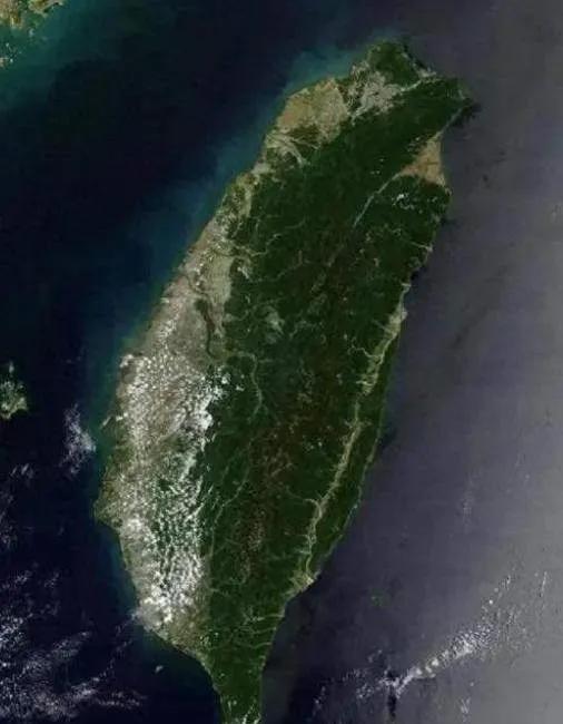 统一台湾后，很难“港澳化”了！很多人以为驻军只是象征性的存在，实际上，军事专家给