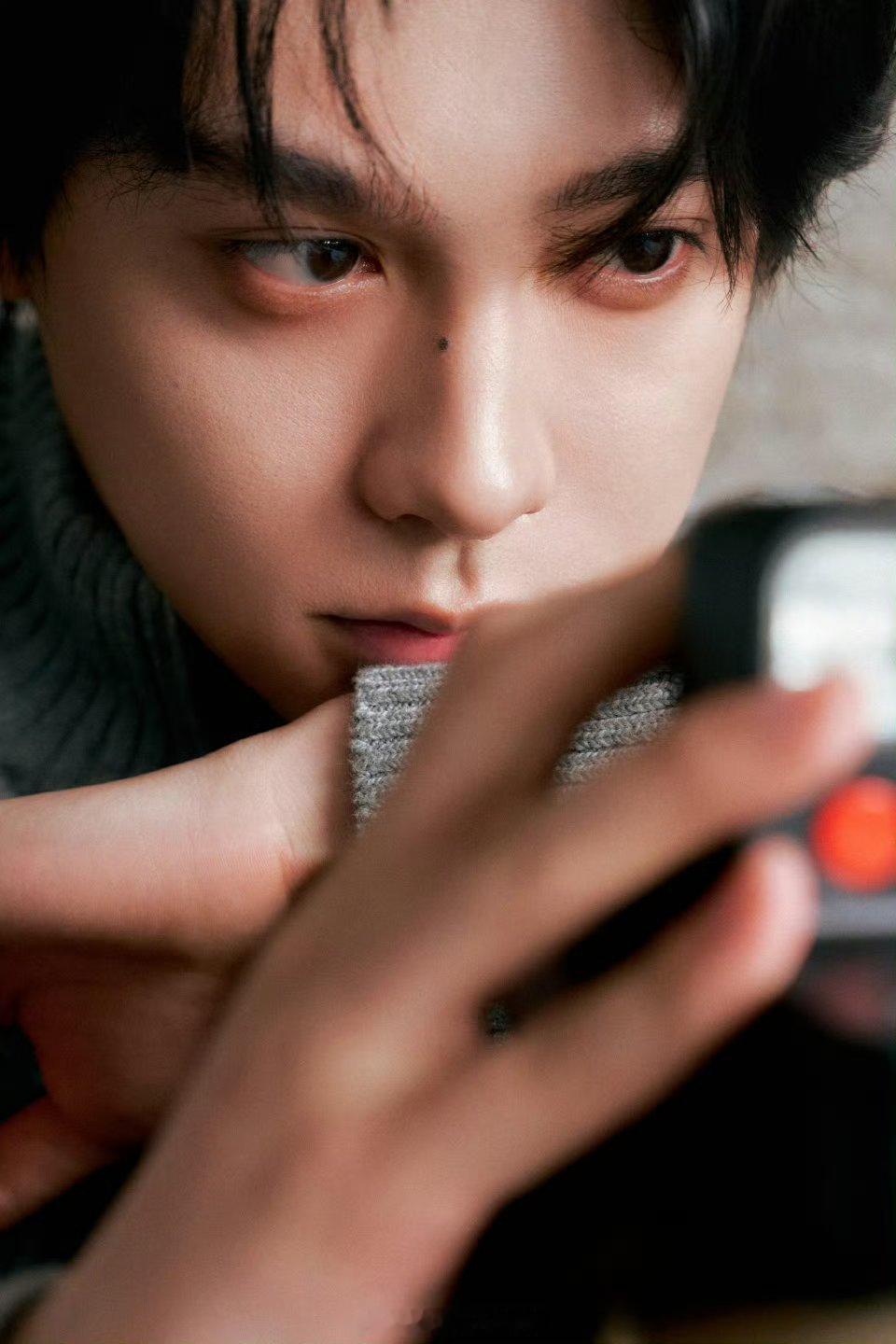 田栩宁🍠立春营业，帅的很轻松 