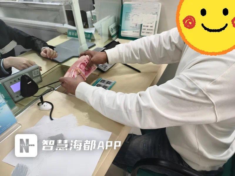 越想越可疑！ 福建一男子主动上交45000元现金  “警察同志我帮别人取了一笔钱