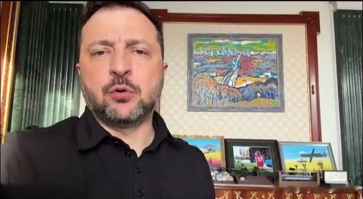 🇺🇦 泽连斯基回应了弗拉基米尔·普京的讲话：

“遗憾的是，俄方再次选择了战