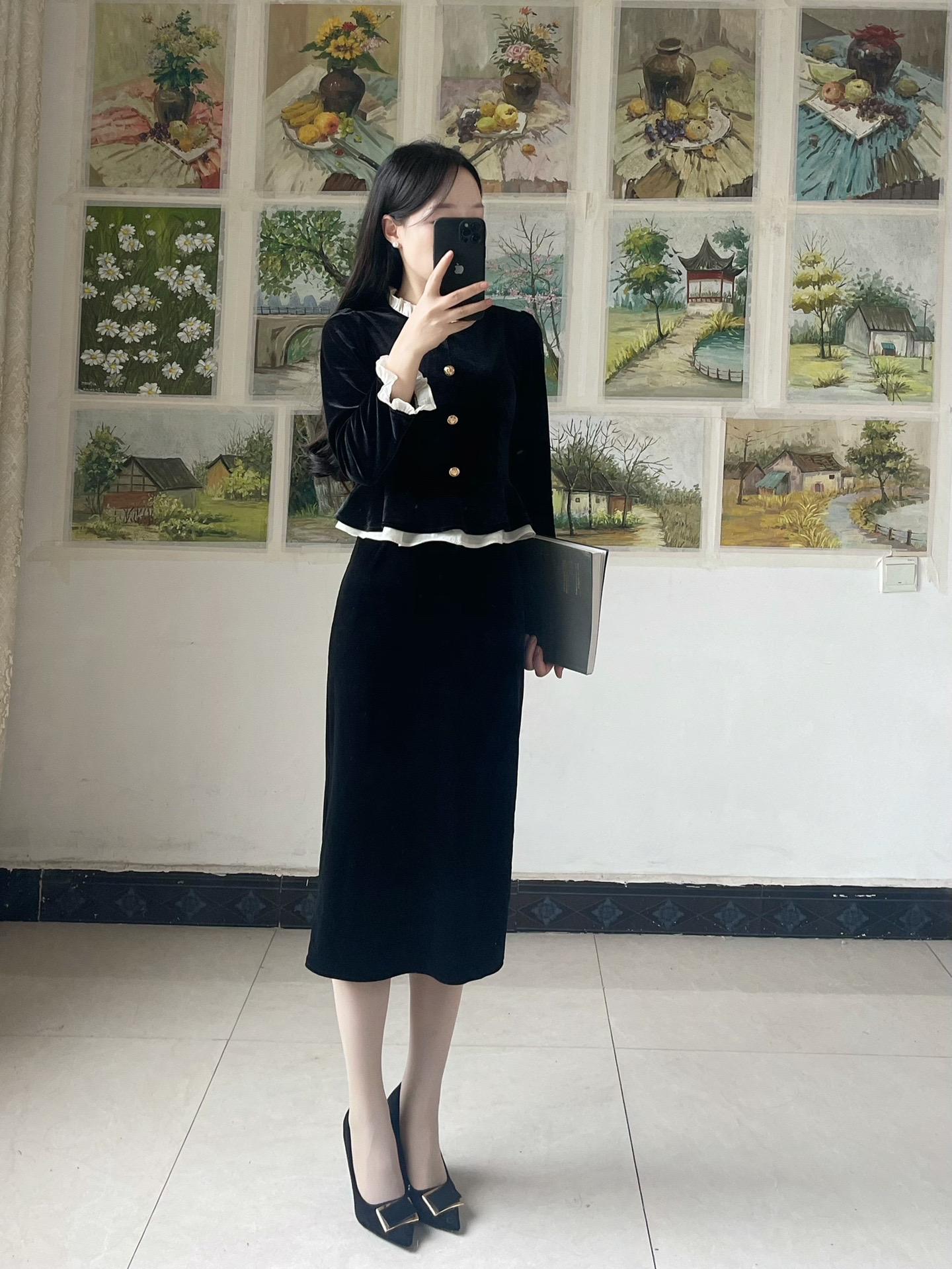 莫问年岁，女神万岁，愿你我：暴富、暴美、暴瘦！
不惧时光，活出漂亮，做自己的女王！