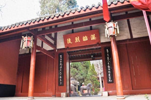 别再被演义骗了，刘备哪里是老好人，他的一生满是现实心酸
