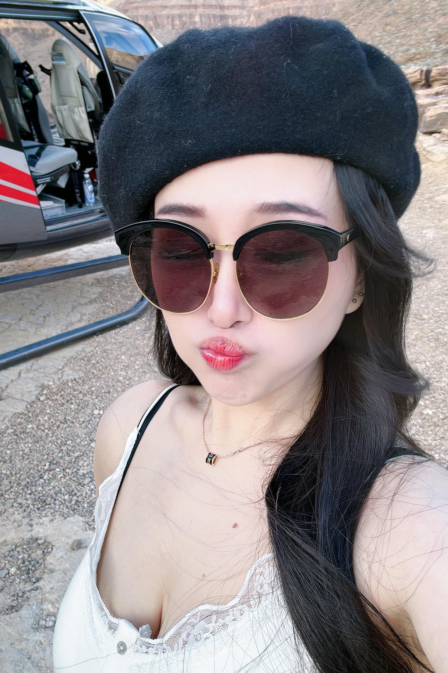 性格嚣张，但胜在脸蛋实在好看。