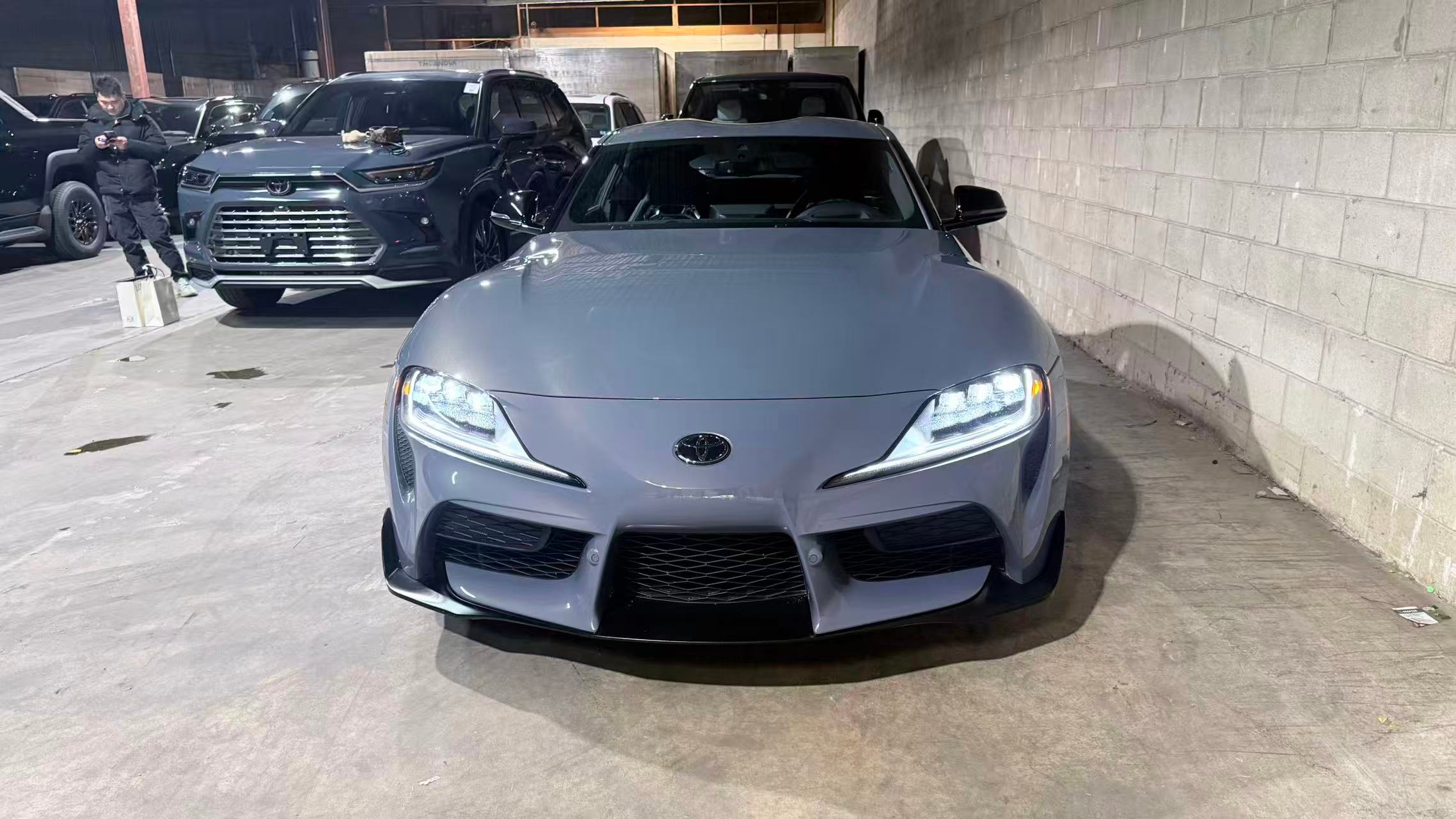 灰色GR Supra  安排发运