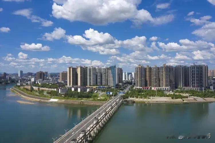 道县应加快县改市步伐
永州的道县一直是南六县的经济和交通中心，但道县应该下大力气