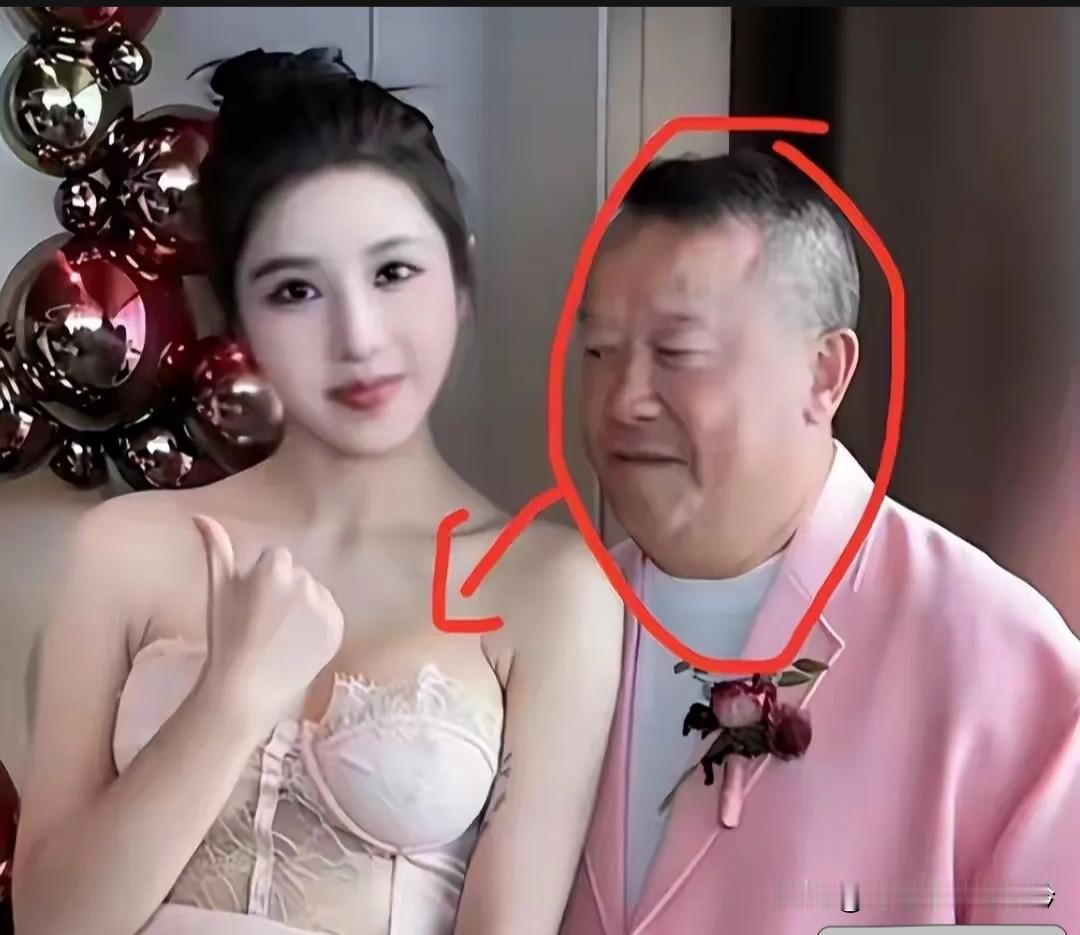 他叫曾志伟，曾多次担任港姐选美主持人。今日，他毫不掩饰自己的色态，看到美女便失了