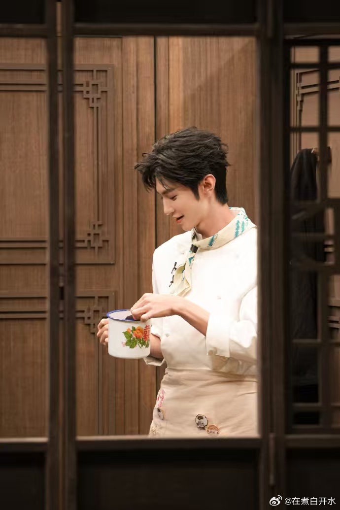 谁给陈哲远投的心动offer陈哲远上《大侦探》也太快乐了，全程专注干饭，被吓到了