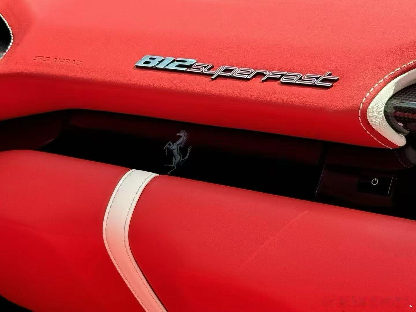 法拉利812 Superfast 特殊配色 寻伯乐，19年落户9000公里，选配