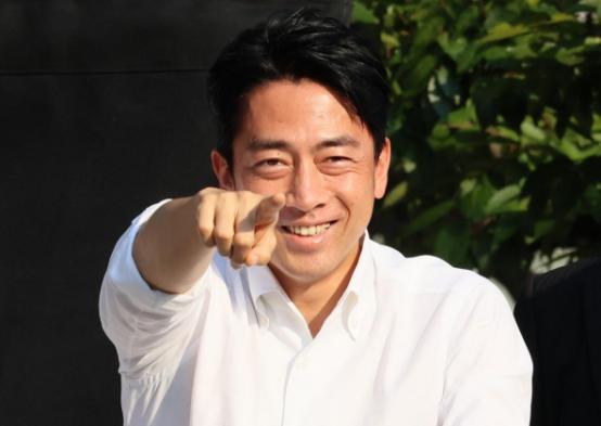 你敢信？堂堂日本内阁重臣、手握防卫大权的核心政客小泉进次郎，最新官方资产公示，竟