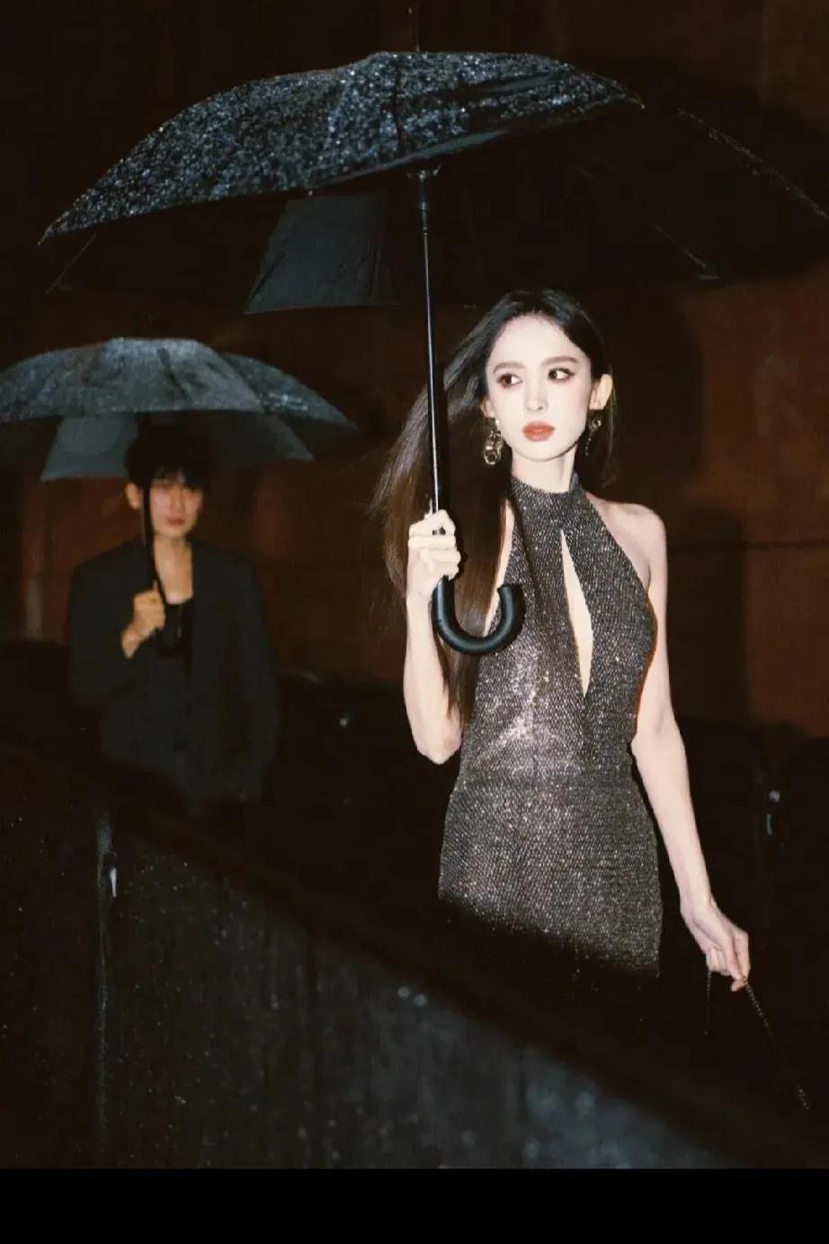 古力娜扎的神颜真的是美到家了
无与伦比的美丽让人沦陷
虽然演技不在线 没什么代表