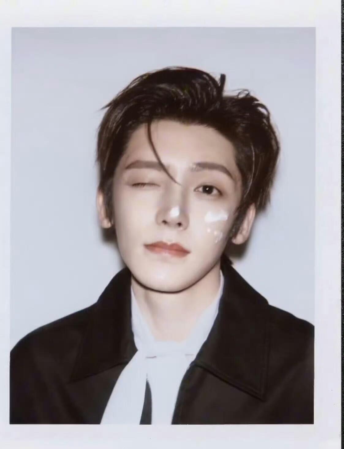 叮咚❗侯明昊撕拉片掉落❤️❤️❤️ ​​​