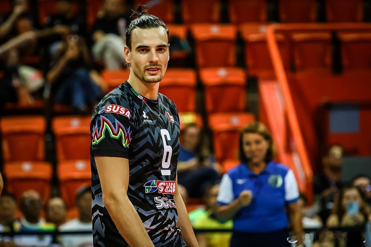 【詹内利的辉煌2025赛季】团队成绩：2024/25赛季欧洲冠军联赛：金牌202