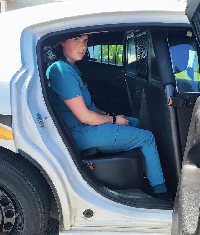 一名29岁女子冒充护士7个月。她治疗了 4,000 多名患者，直到获得晋升后才被