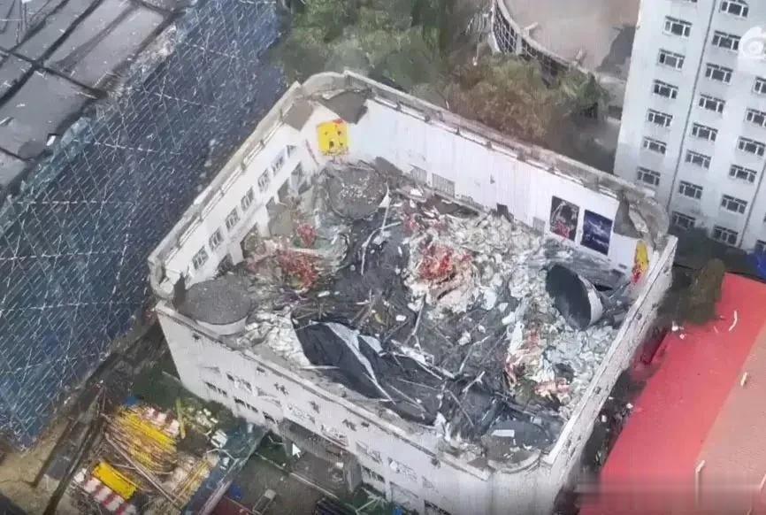 齐齐哈尔市34中体育馆坍塌故事，要严厉追究这些人的责任。

至目前为止，这次体育