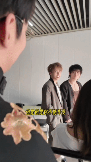 翁杰的城乡唱的是自己的来路翁杰唱哭rapeter加木谁能听完翁杰《城乡》不破防?