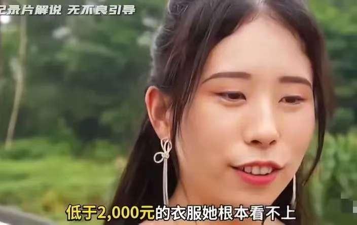 “一般的男人配不上我！”

5月9日，浙江金华，一名42岁的女子在公园相亲角现场