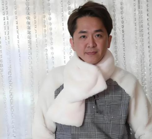 他到底是真废柴还是活明白了？守着 4.2 亿遗产，一辈子没上过一天班、没做过一笔