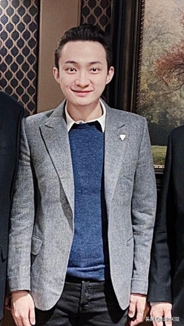 张继科今天晚上是不是开香槟了？[大笑][大笑]
对方确实有钱，比张继科有钱的多，