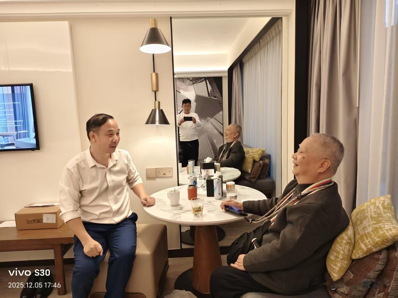 好久没见全国+大公益达人“老大奔象”梁永宁了，今天参加凤凰卫视举办的世界华人爱心