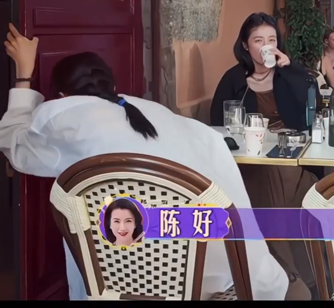 #金晨干呕#金晨身体不适 疑似在干呕 ​​​