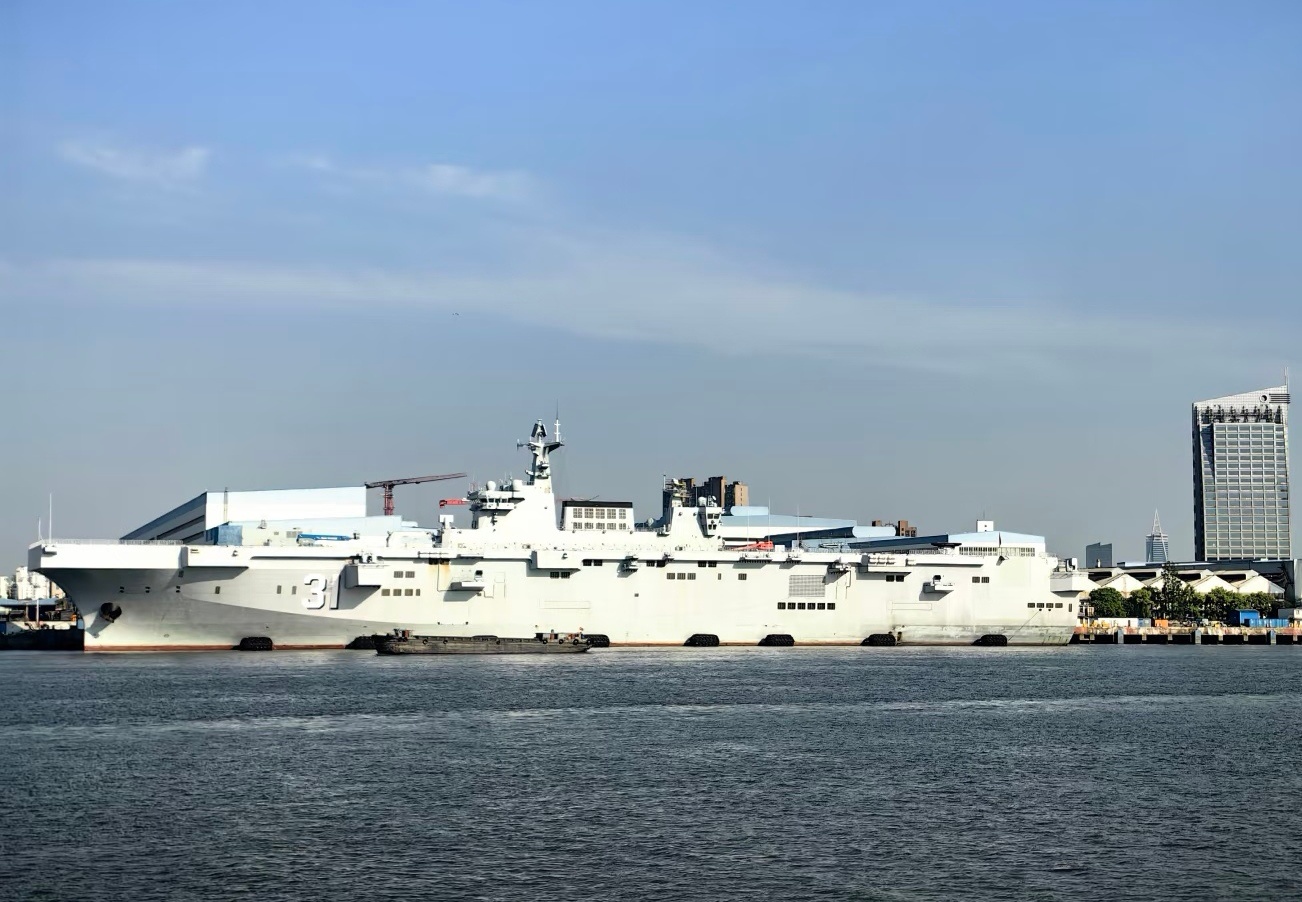 海南舰出去转一圈，又回厂了 