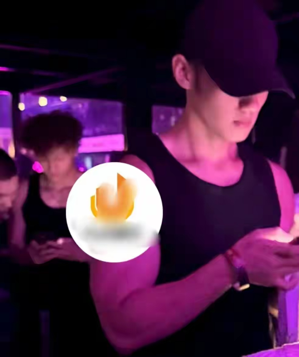 孙丞潇 我只有金莎一个美女日前有爆料称孙丞潇深夜在杭州酒吧与神秘美女亲密牵手，孙
