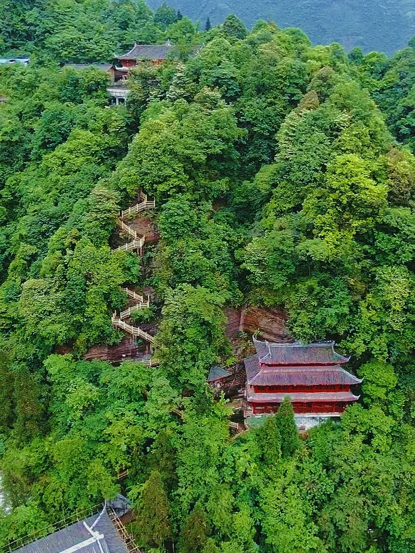 成都小众登山|佛道儒三教一体的千年仙山