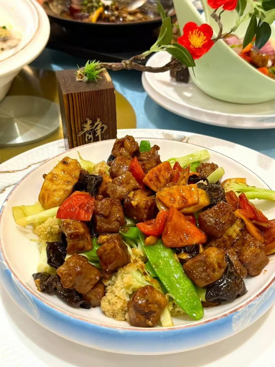 AI扩图 家宴私房菜