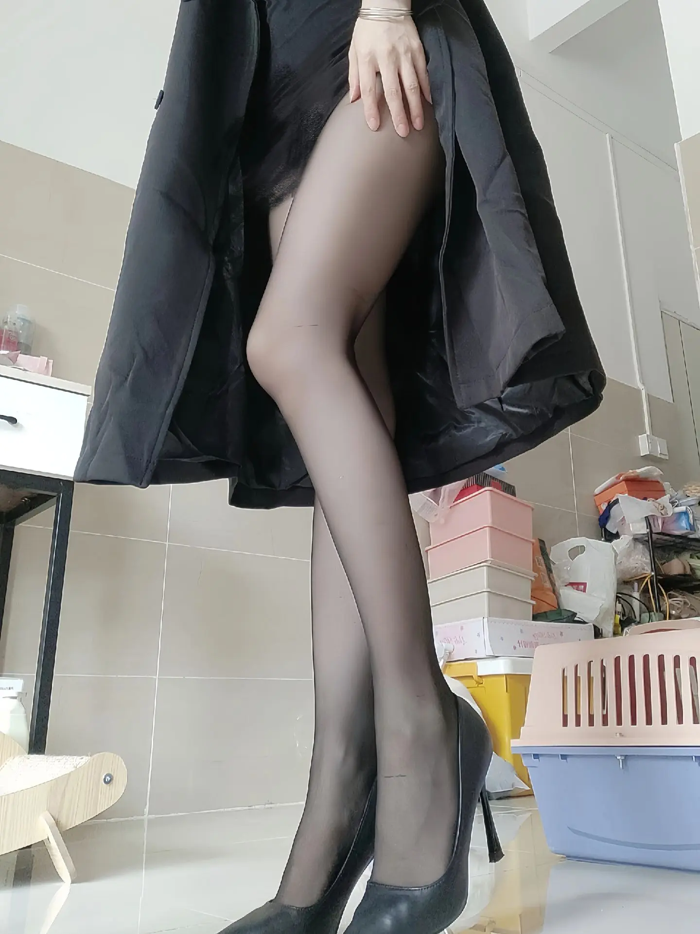 小样 不用跟我展示你身边不缺女人 只要我想我身边的男人每天都可以不重样
