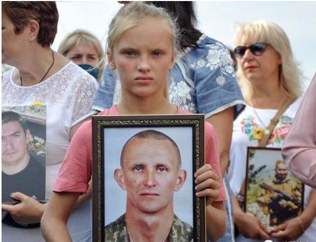 众所周知，这场战争从2014年就开始，2022年2月24日只是全面爆发，乌克兰女