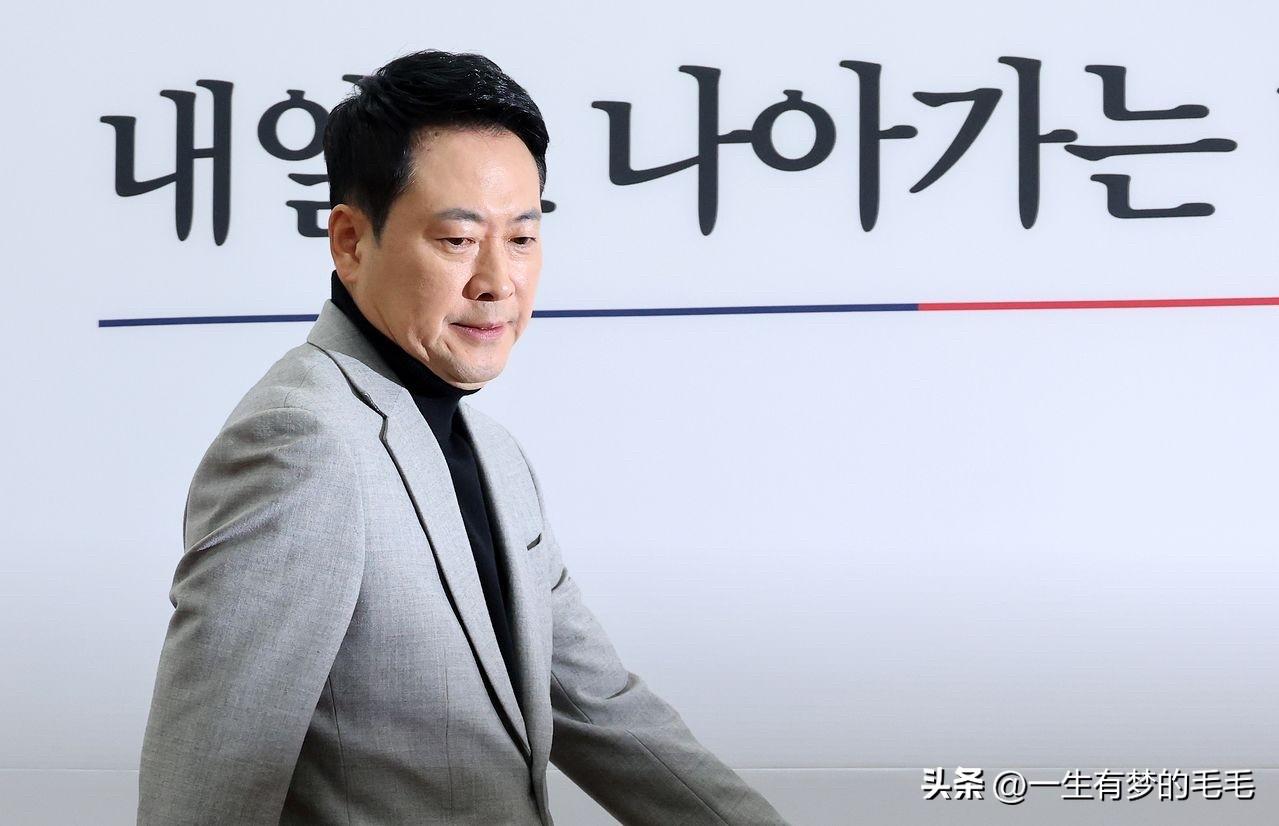 2日消息，韩国国民力量党党首张东赫再遭逼宫，在昨晚召开的议员总会上，党内要求张东