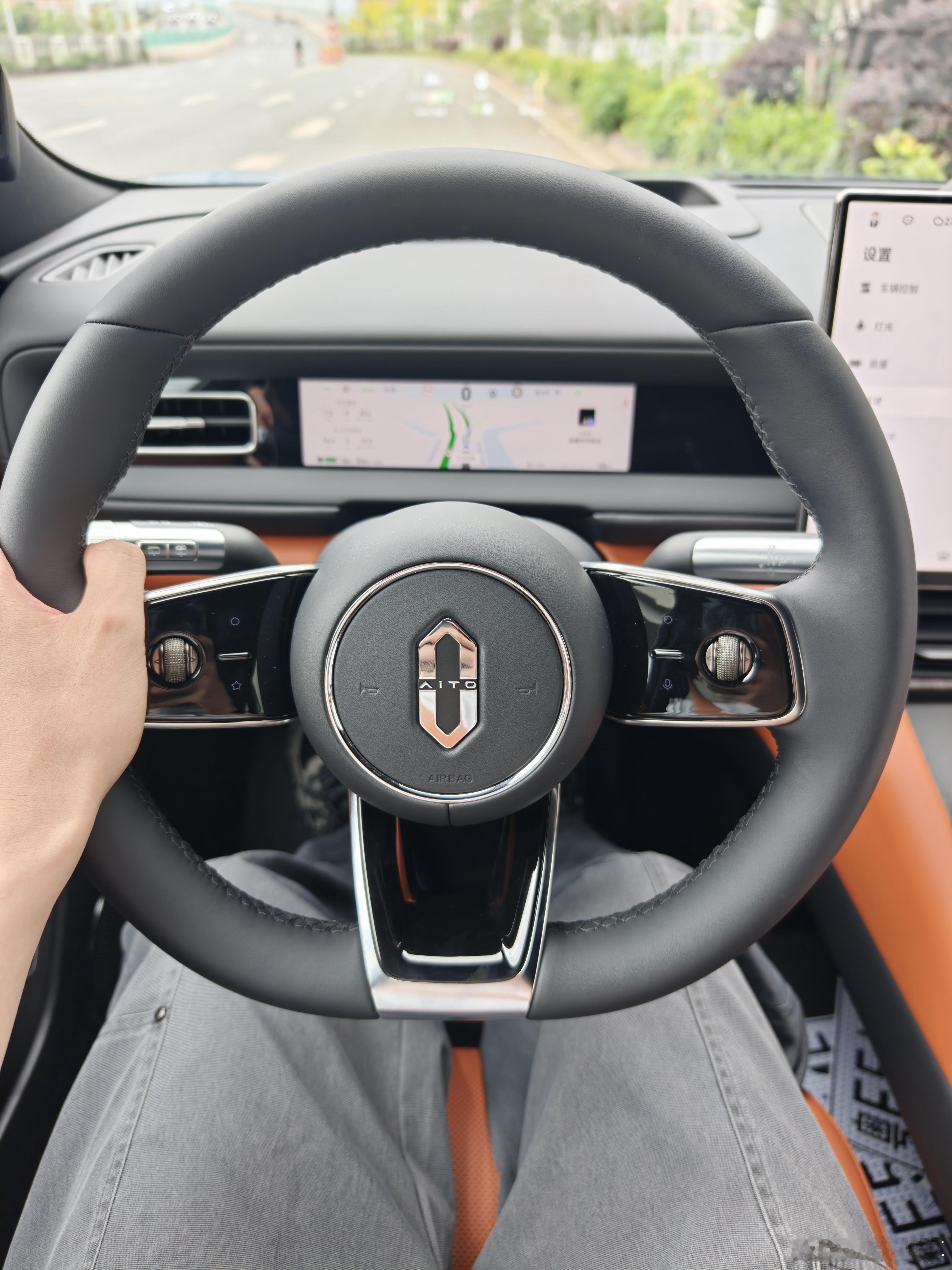 试完m6纯电版，指导价27.98万感觉性价比不是很高。不过在这个卷得要死的时代能