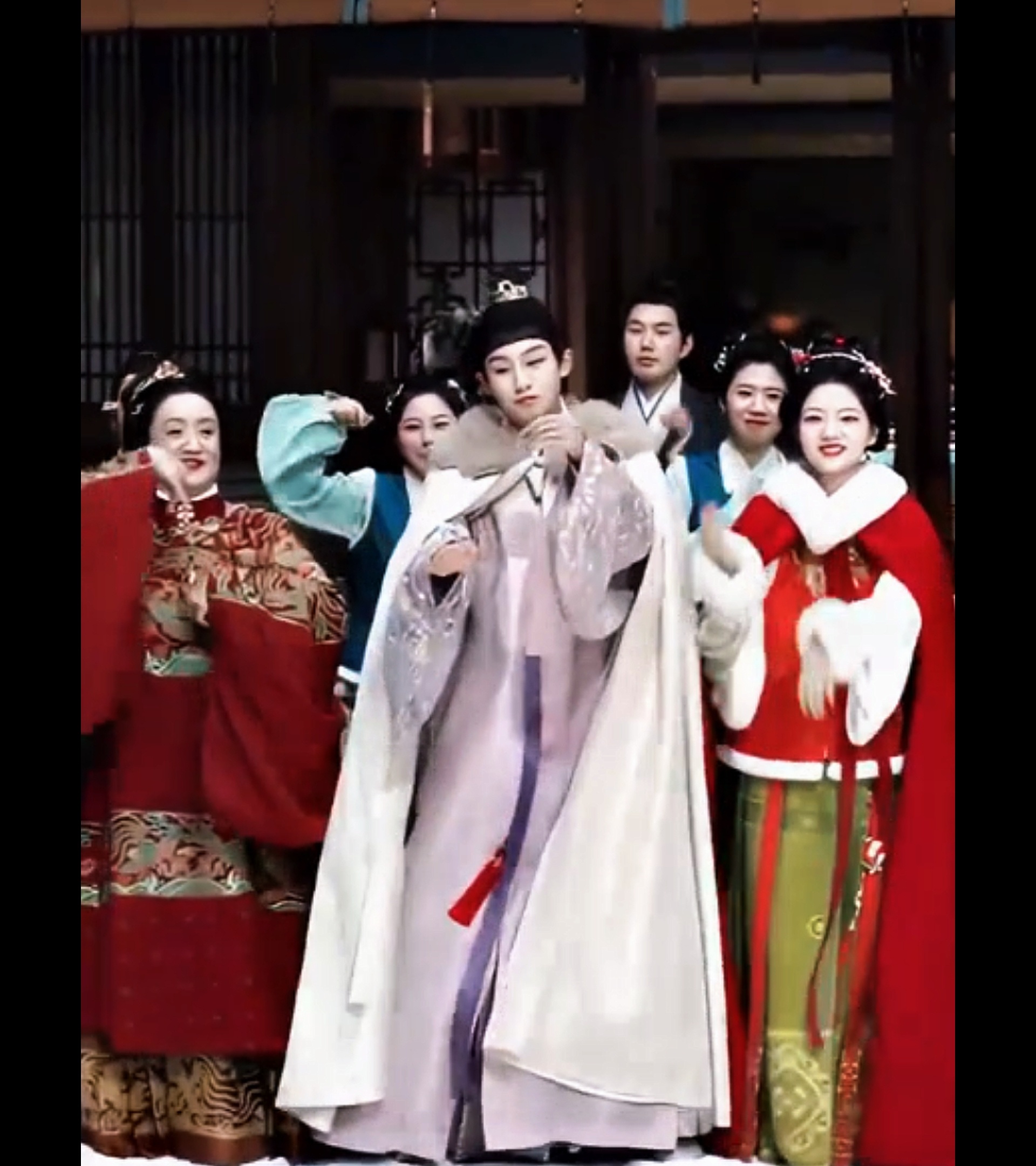 雪地小院 朝限有自己的乌托邦曲终人未散 