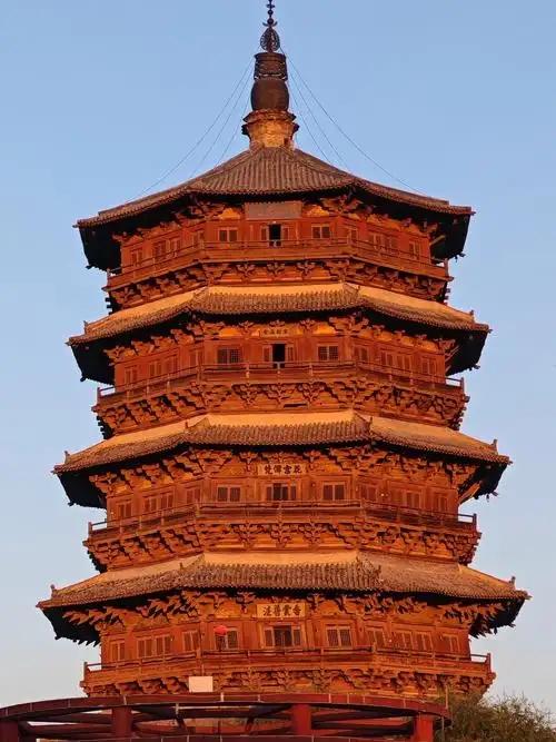 古代的房子为什么经常用木头建？

在今天的城市里，我们习惯了钢筋水泥的高楼大厦，