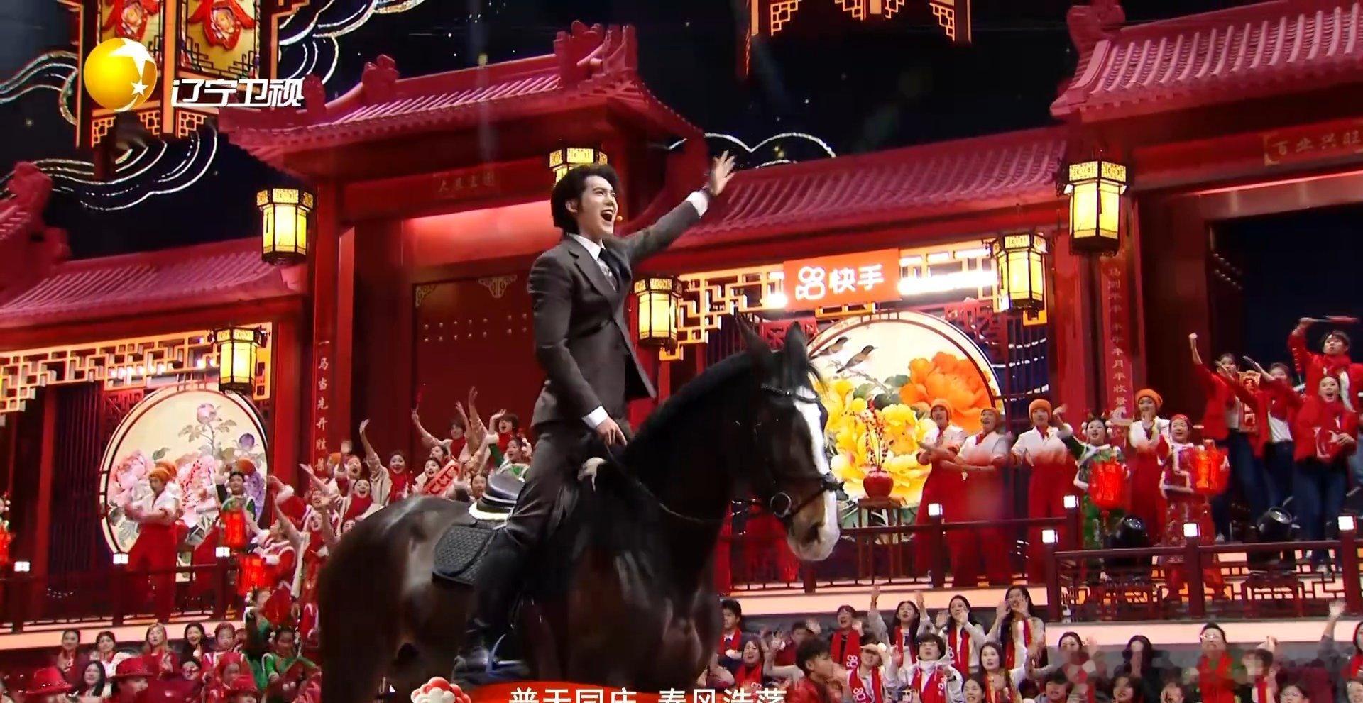 大连马术俱乐部助阵，真马实景带来高燃视觉！辽宁春晚尽显北方豪迈辽宁春晚