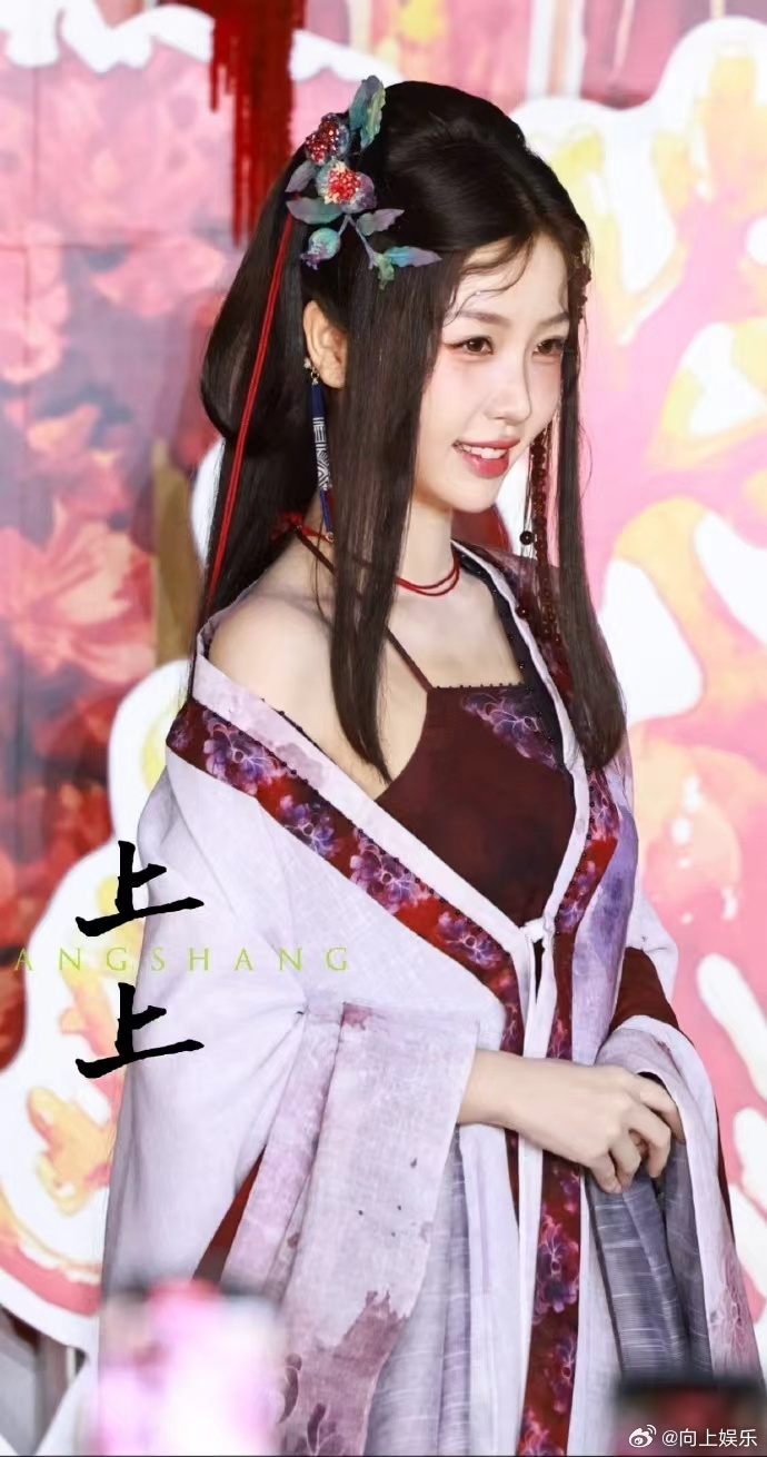 虞书欣念相思首套出妆虞书欣何盼妆造艺姬感 虞书欣念相思首套出妆，虞书欣何盼妆造艺