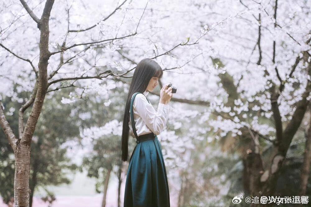 黄灿灿樱花树下出圈神图黄灿灿早期武大樱花树写真 黄灿灿你可是武大校花啊，黄灿灿当