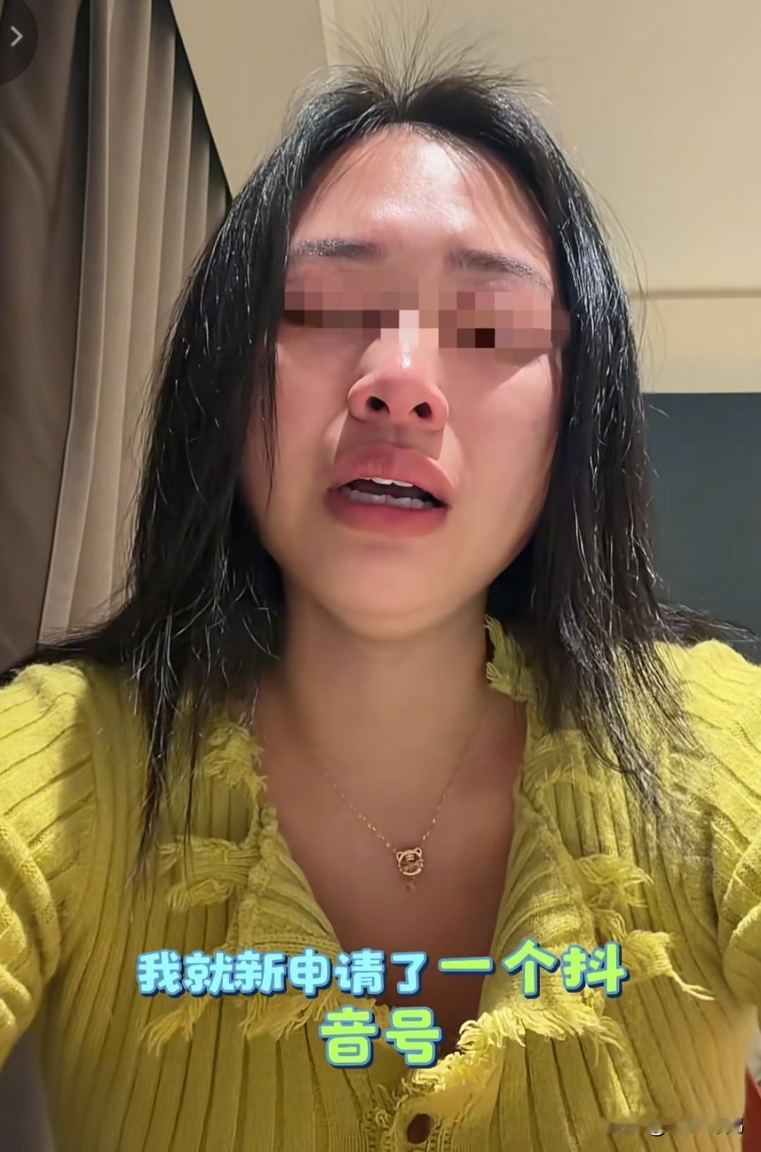 买洗碗机女子回家了，在门口拿起手机录视频然后一打开门，她的丈夫就在家里等着她，看