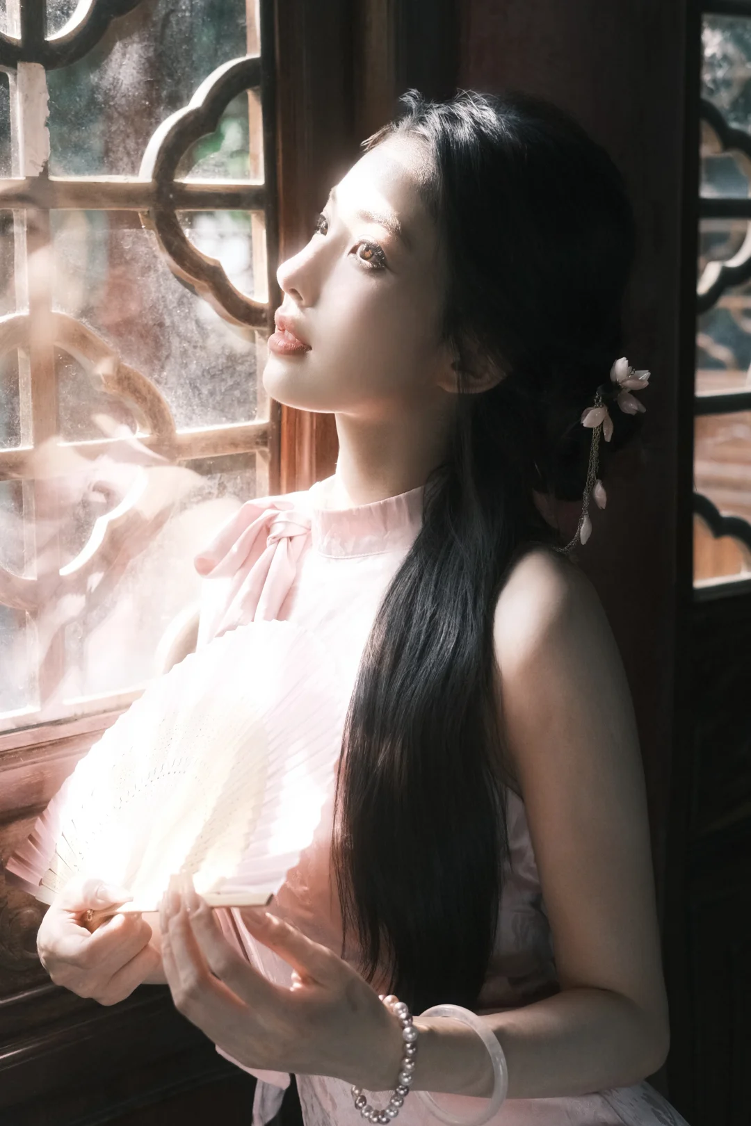 我不爱无聊人间 只偏爱你眉眼