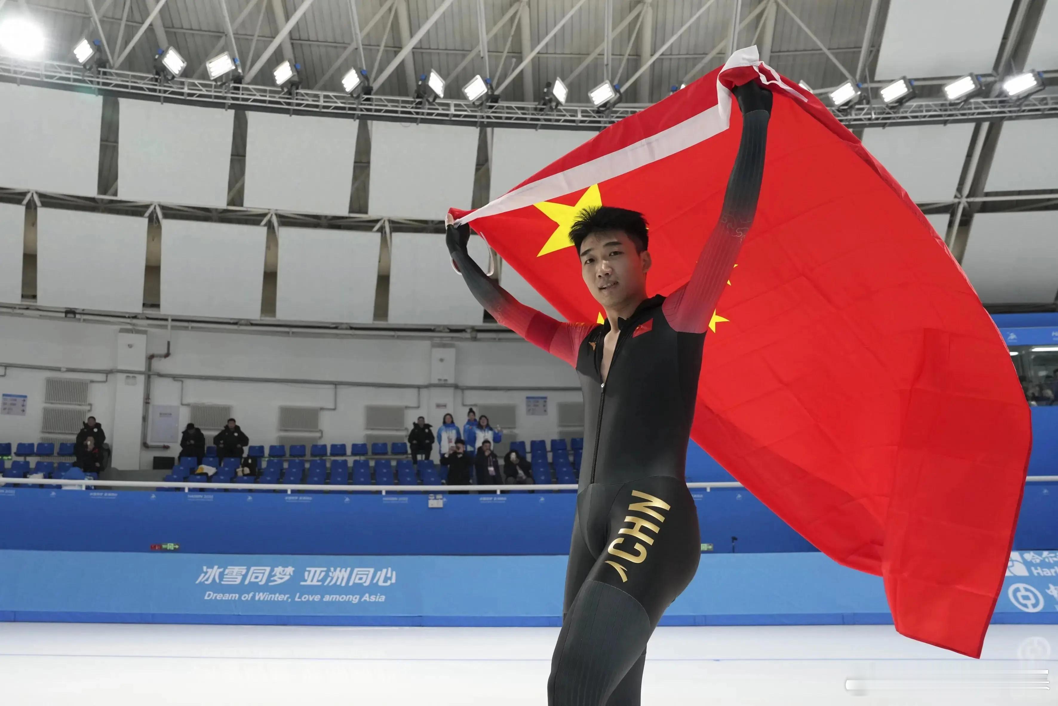 介绍中国运动员高亭宇高亭宇生于1997年12月15日，今年28岁主要成绩：202