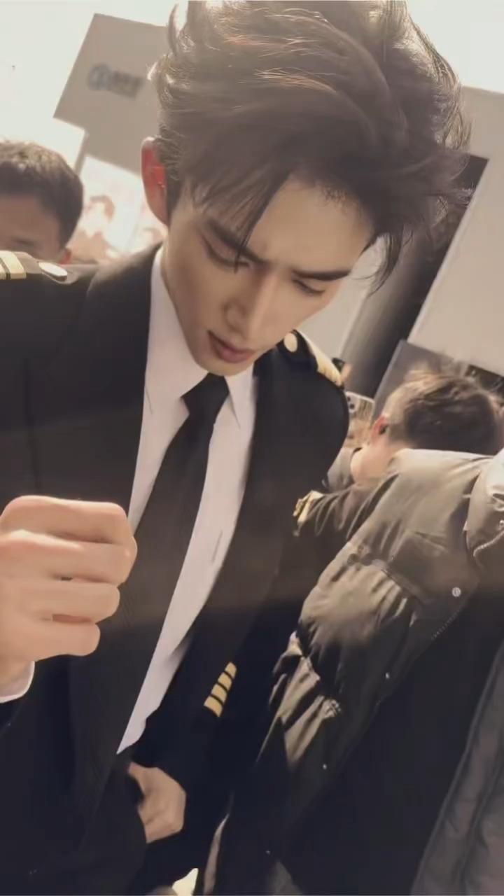 王星越丨机长涛这个美貌🕶️ 