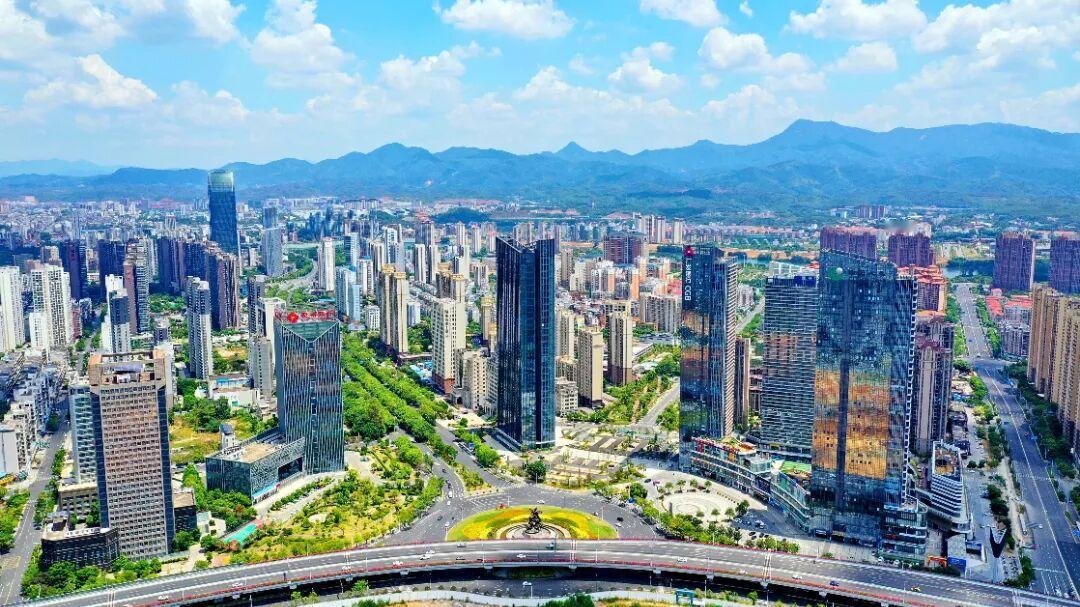 赣州到底是不是江西第二大城市?
从城市规模、城市建设、高等教育等方面来看，赣州目