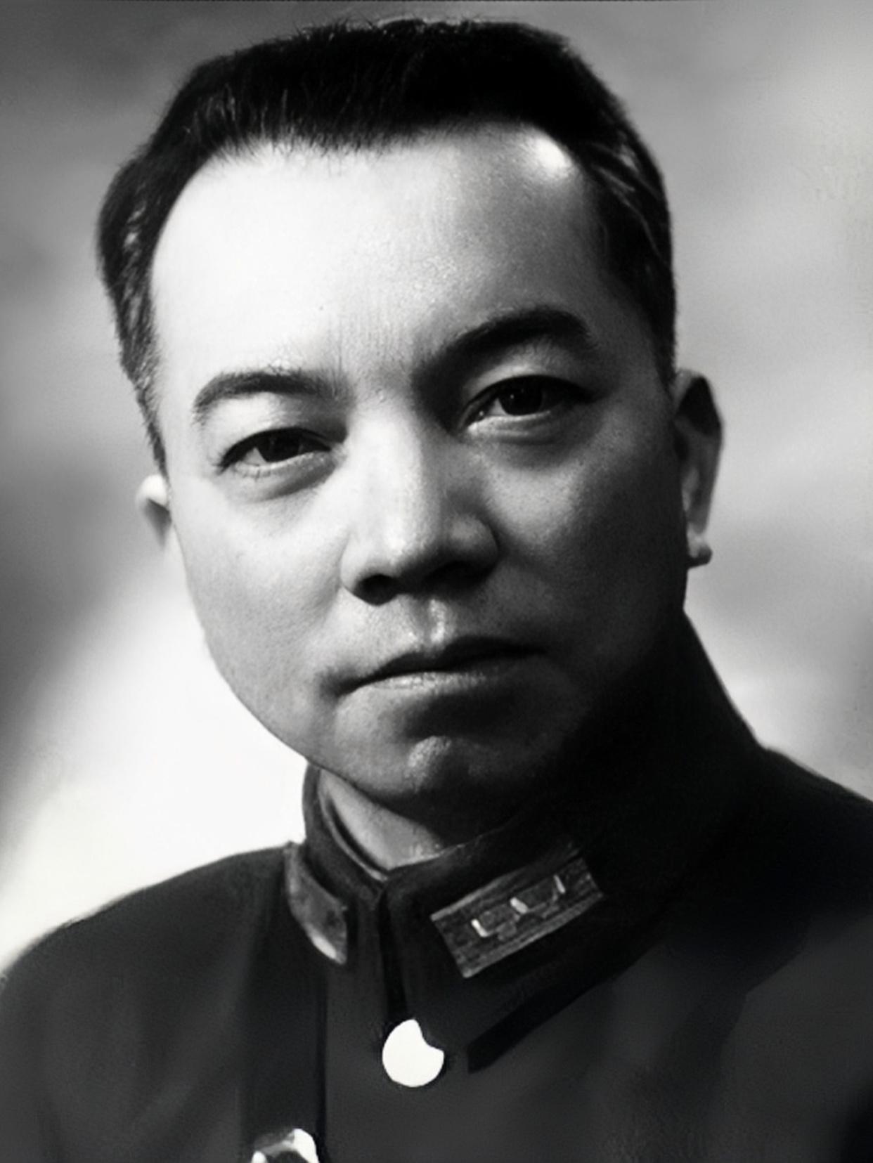 李济深当选新中国副主席，众人纷纷提出异议，周恩来一语道破当年历史遗憾。
 
19